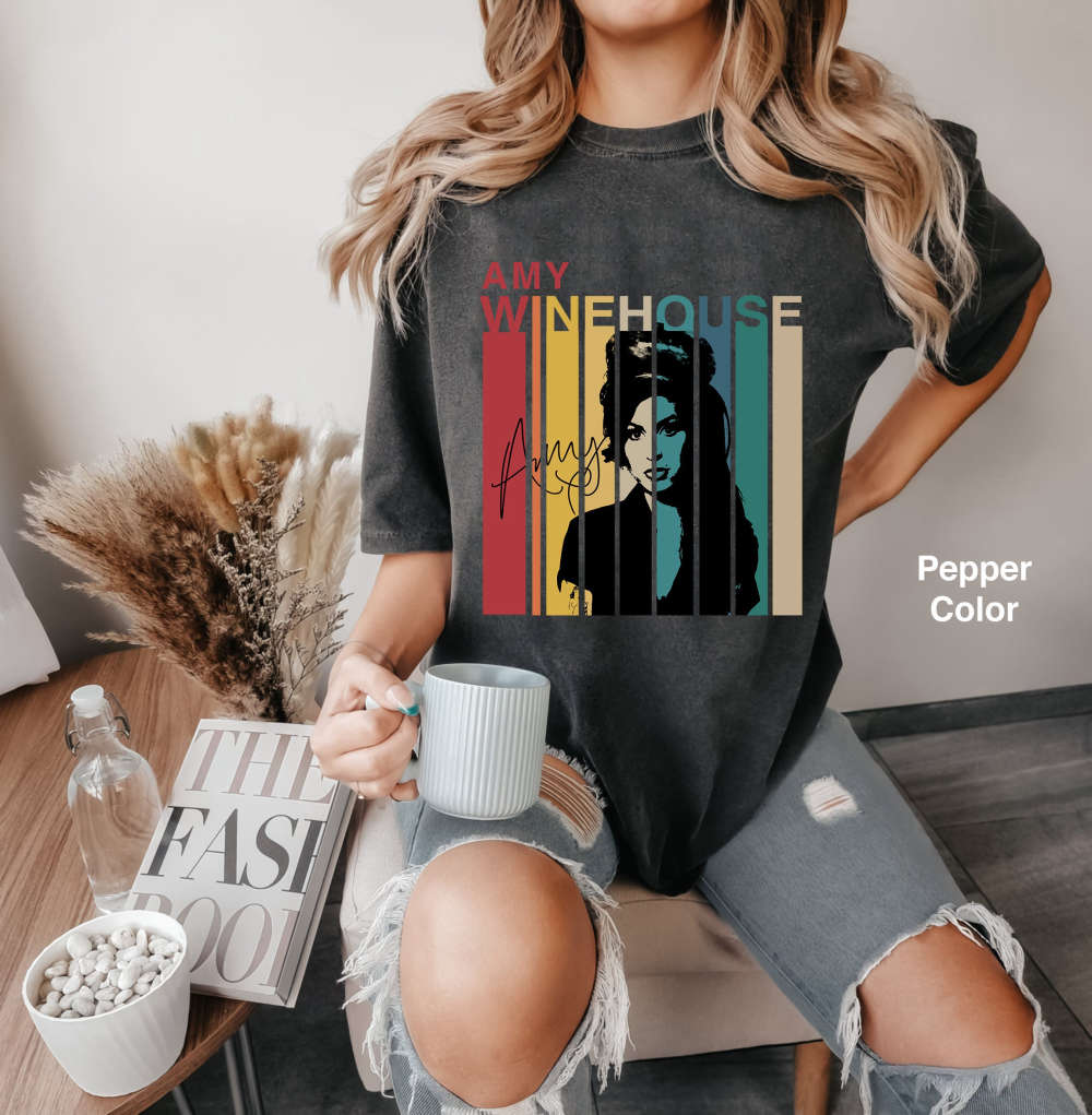 Retro Vintage Amy Winehouse T-Shirt: Music Gift Tee for Friends