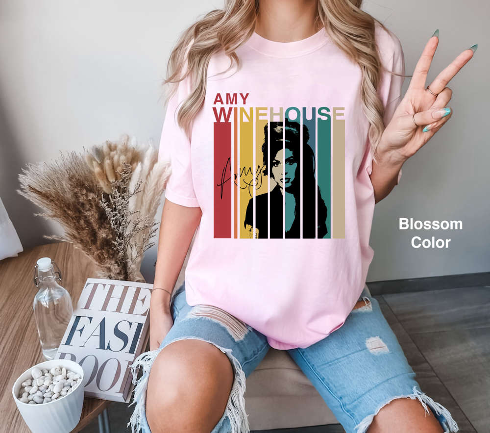 Retro Vintage Amy Winehouse T-Shirt: Music Gift Tee for Friends