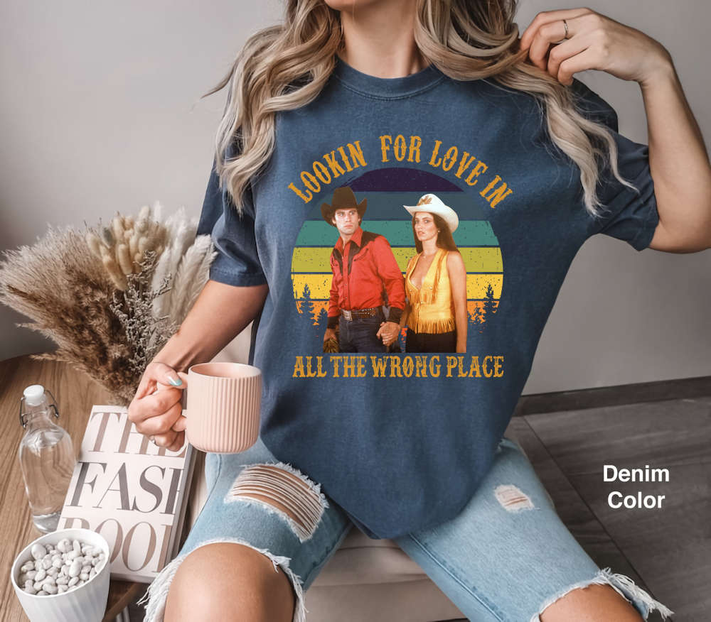 Vintage Lookin for Love T-Shirt: Urban Cowboy Style Gift Tee for Men & Women