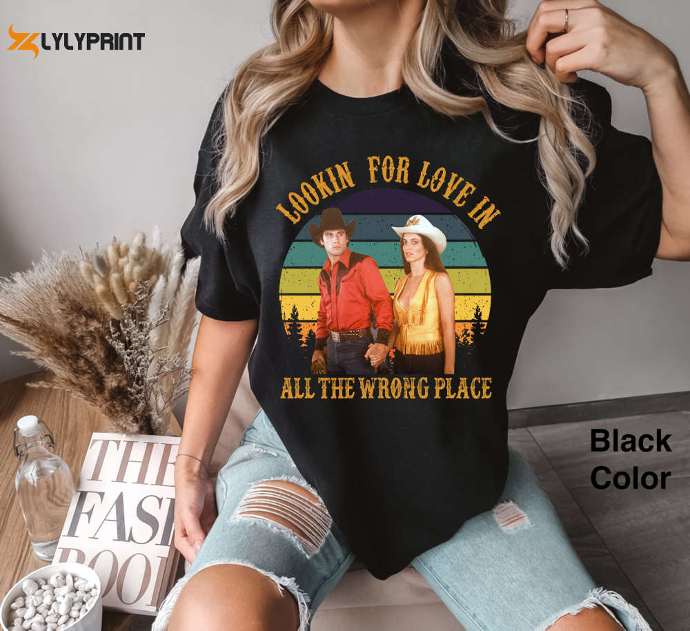 Vintage Lookin for Love T-Shirt: Urban Cowboy Style Gift Tee for Men & Women