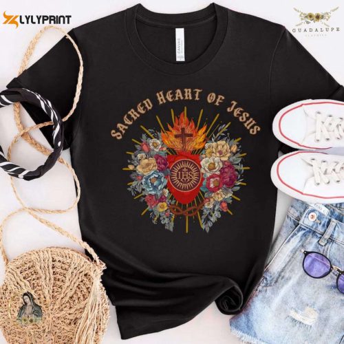 Vintage Sacred Heart T-shirt: Unique Women s Catholic Christ Tee – Perfect Christmas Gift!