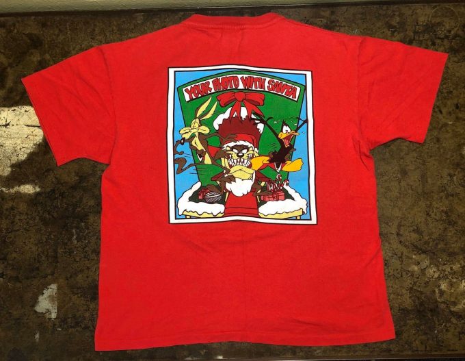 1995 Vintage Looney Tunes Tshirt: Christmas Tee With Taz Bugs Bunny Wile E Coyote – Limited Edition Santa Shirt