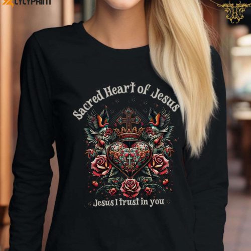 Vintage Sacred Heart Jesus Tee – Unisex Catholic Gift Christmas Shirt Devotional Apparel
