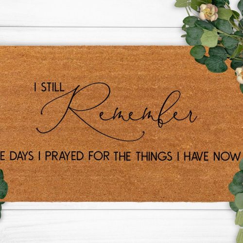 Personalized Last Name Doormat: Festive Winter Decoration & Housewarming Gift