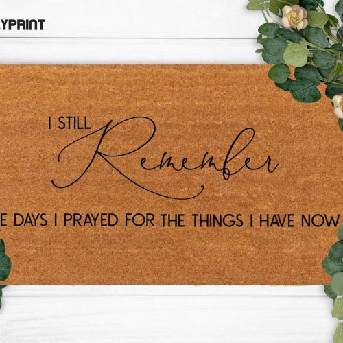 Personalized Last Name Doormat: Festive Winter Decoration & Housewarming Gift